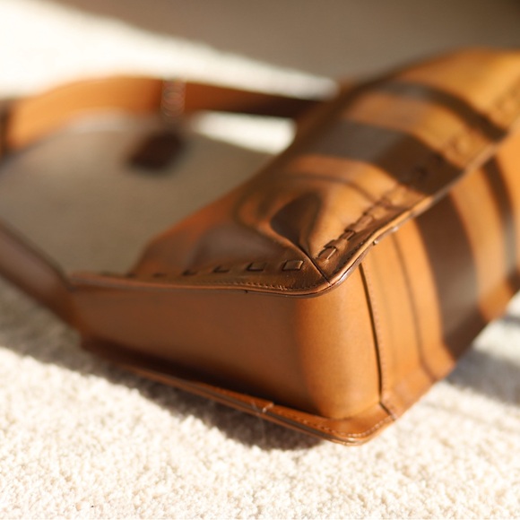 [SOLD] Vintage Coach West End Mini Hobo 9468 - Picture 2 of 5